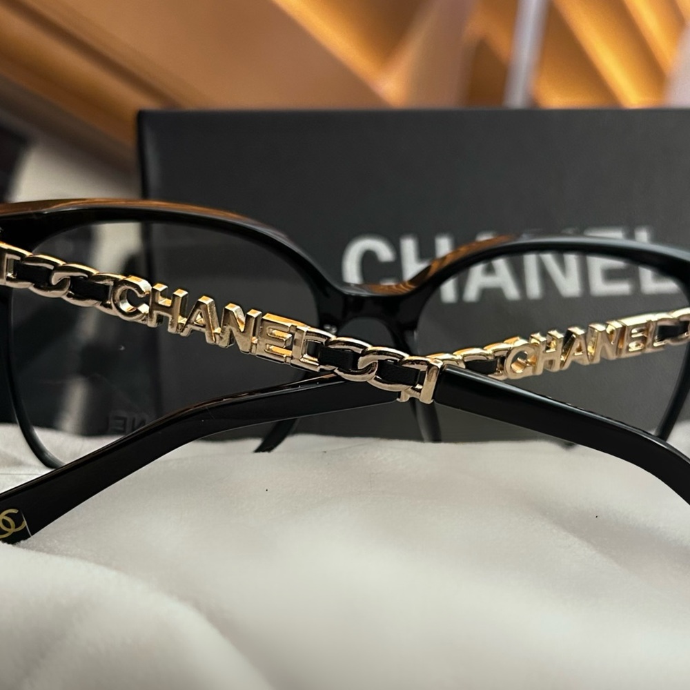 Authentic CHANEL Clear Lens Device Protection - Picture 4 of 13